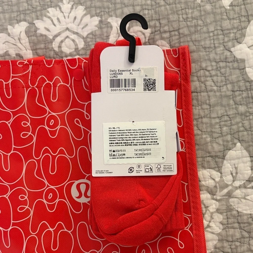 🖤Lululemon Heart Wristlet~Daily Essentials Socks & Lululemon Bubble Shopper~NWT